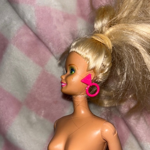 Party in Pink Barbie with original earrings - Picture 5 of 7